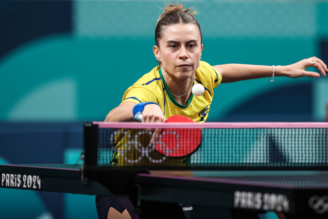 2024.07.28 - Jogos Olímpicos Paris 2024 - Tênis de Mesa feminino. Bruna Takahashi em ação na primeira rodada da competição, na qual a mesa-tenista brasileira venceu a nigeriana Offiong Edem. Foto: Gaspar Nóbrega/COB