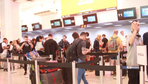 Movimento de passageiros no Aeroporto Santos Dumont, no Rio de Janeiro