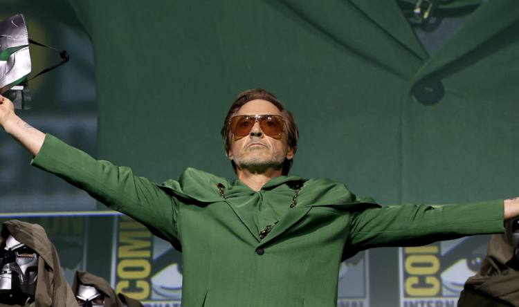 Robert Downey Jr. retorna à Marvel como Doutor Destino na Comic-Con 2024; veja vídeo