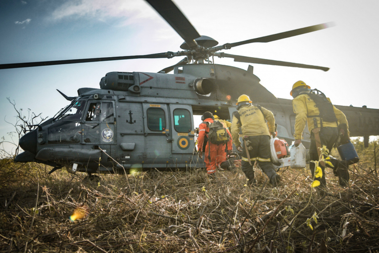 Emprego de aeronave Black Hawk encurta tempo de resposta no combate aos incêndios no Pantanal de MT