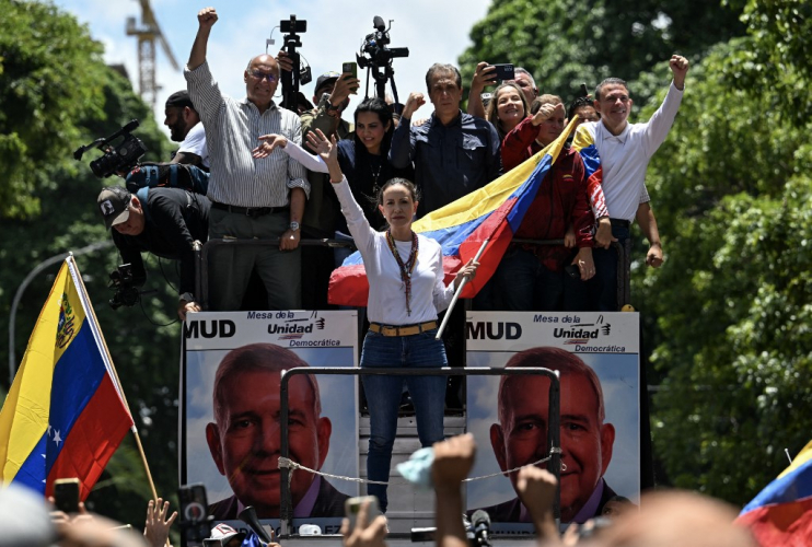 ‘Maduro é ilegítimo’, diz Corina em manifestação que rejeita a vitória eleitoral na Venezuela