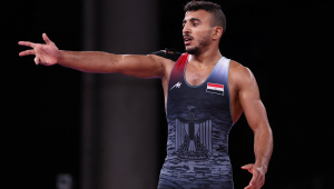 Mohamed Ibrahim Elsayed, do Egito, reage após ser derrotado por Parviz Nasibov, da Ucrânia, na semifinal dos 67 kg do wrestling greco-romano masculino