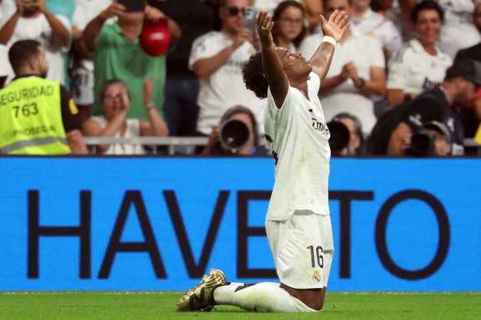 O atacante brasileiro Endrick do Real Madrid comemora o terceiro gol de seu time