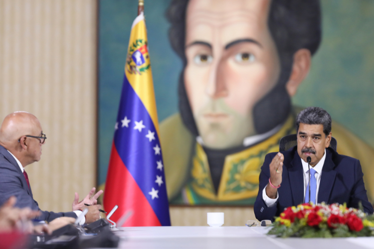 Maduro defende cumprimento das leis após ordem de prisão contra Edmundo González na Venezuela