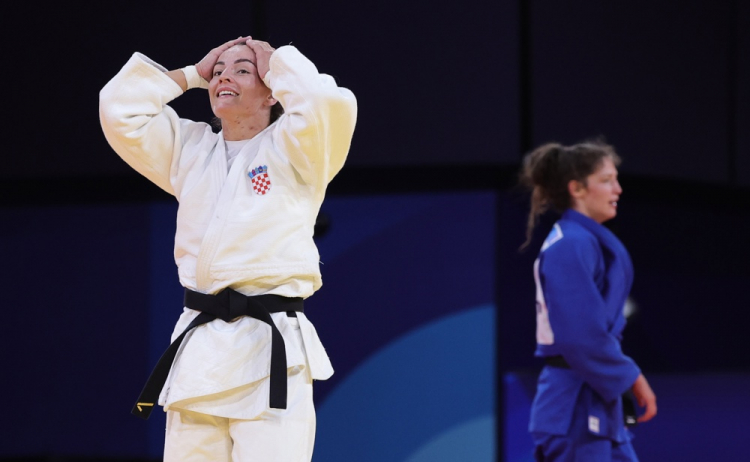 Pai de judoca croata é preso por beijar voluntária dos Jogos de Paris sem consentimento