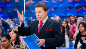 Silvio Santos apresenta programa no SBT