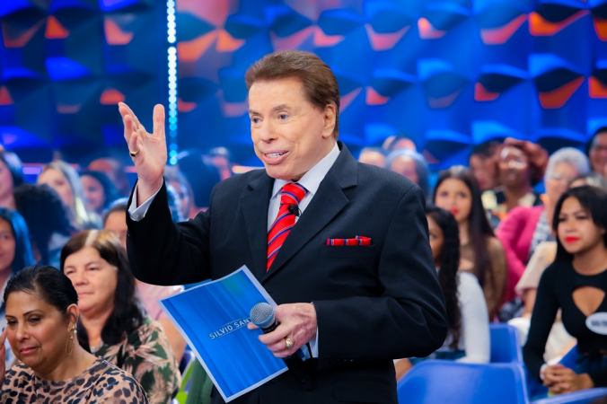 Silvio Santos apresenta programa no SBT