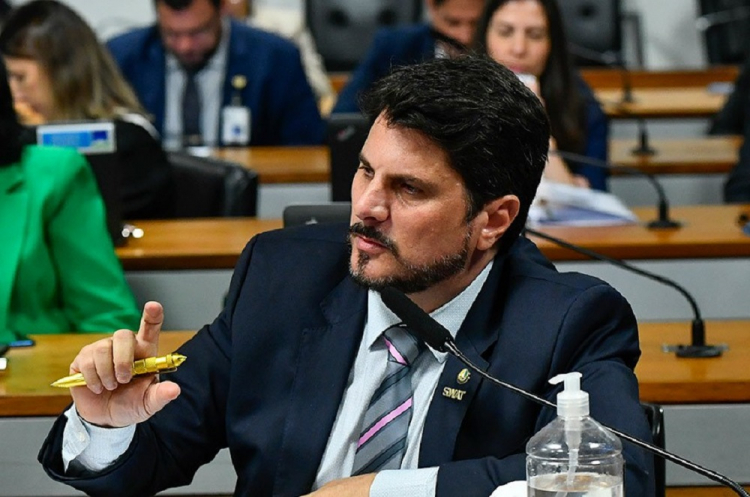 Senador Marcos do Val tem conta suspensa novamente no Instagram por Alexandre de Moraes