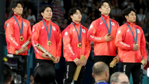 Paris (France), 29/07/2024.- Gold medalist Team Japan listen to their national anthem during the medal ceremony for the Men Team final of the Artistic Gymnastics competitions in the Paris 2024 Olympic Games, at the Bercy Arena in Paris, France, 29 July 2024. (Francia, Japón) EFE/EPA/YAHYA ARHAB