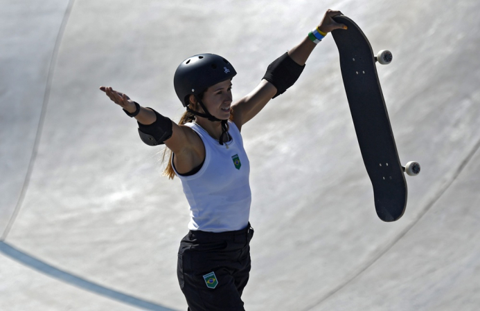 Paris (França), 08/06/2024.- Dora Varella do Brasil compete na Final Feminina Park das competições de Skate dos Jogos Olímpicos Paris 2024, no La Concorde em Paris, França, 06 de agosto de 2024. (Brasil, Francia, Concórdia) EFE/EPA/YOAN VALAT