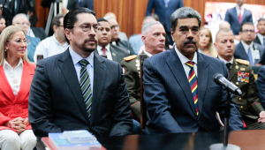 presidente da Venezuela, Nicolás Maduro (à direita), em um evento no Tribunal Supremo de Justiça