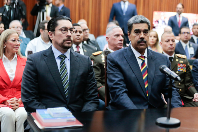 presidente da Venezuela, Nicolás Maduro (à direita), em um evento no Tribunal Supremo de Justiça