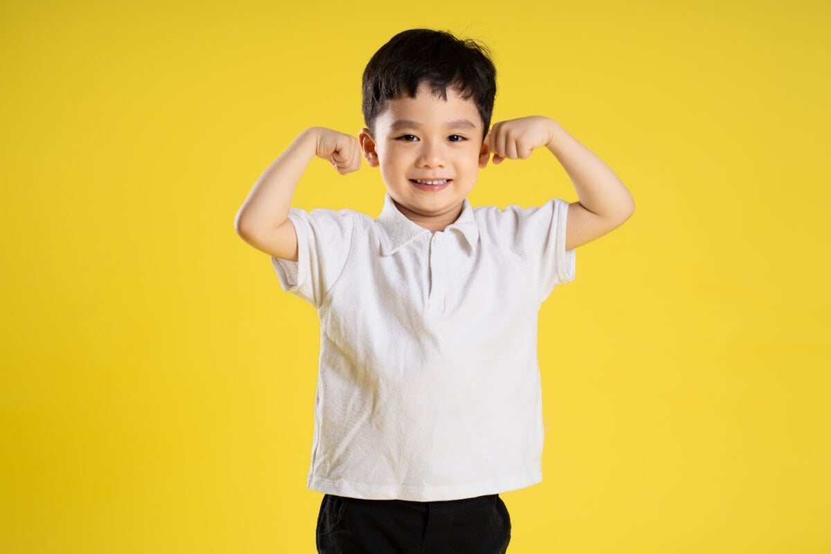 Compreender os fatores que influenciam o crescimento infantil é fundamental para garantir uma infância saudável 