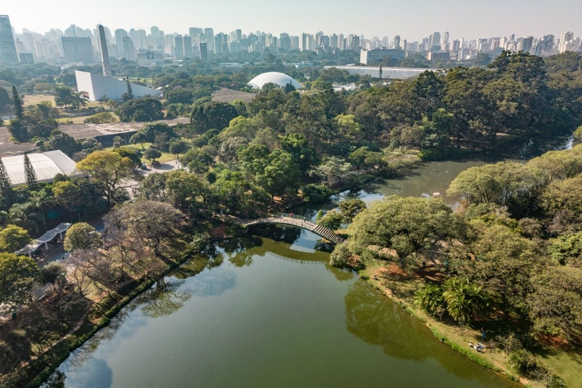 Pedalar em parques é uma excelente maneira de desfrutar da natureza enquanto pratica um exercício saudável 