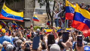 A líder oposicionista venezuelana María Corina Machado participou neste sábado de uma manifestação em Caracas contra os resultados oficiais das eleições presidenciais