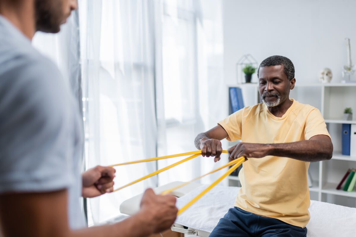 O aumento na procura por fisioterapia ressalta a importância de buscar orientação profissional 