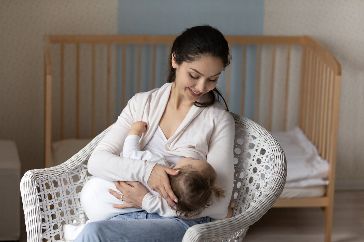 A amamentação oferece benefícios tanto para o bebê quanto para a mãe 