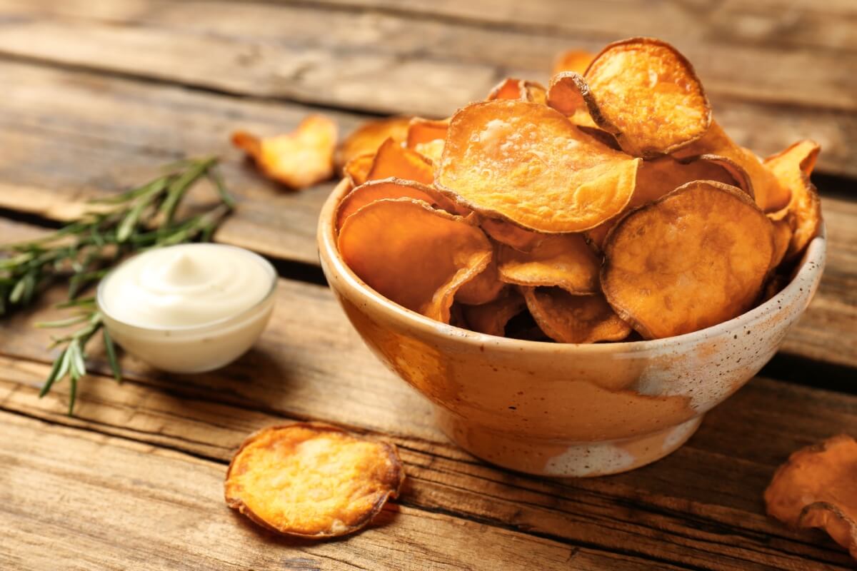 Chips de batata-doce com alecrim 