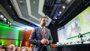 Eduardo Leite participa da abertura do congresso da Associação Brasileira do Agronegócio (ABAG), em São Paulo