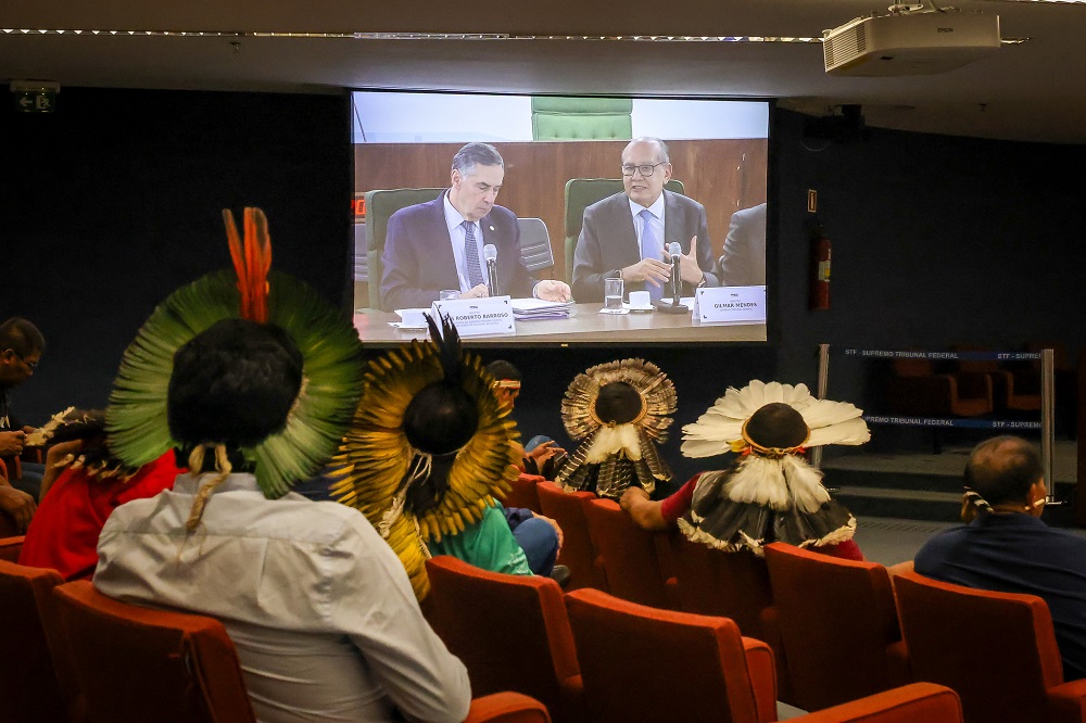 Indígenas assistem, na primeira turma, a primeira reunião da comissão especial de conciliação designada pelo ministro Gilmar Mendes para tratar das ações que envolvem o marco temporal para demarcação de terras indígenas