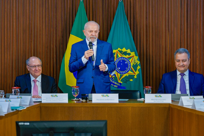 Lula ao lado de Alckmin e Rui Costa