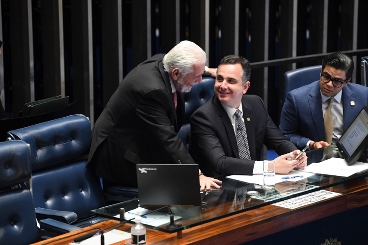 Senado aprova, em votação simbólica, PL da desoneração dos 17 setores e dos municípios