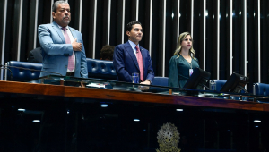 senador Dr. Hiran (PP-RR); vice-presidente da Câmara dos Deputados, deputado Marcos Pereira (Republicanos-SP); diretora da Secretaria Legislativa do Congresso Nacional, Roberta Lys de Moura Rochael.