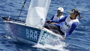 Marselha (França), 08/06/2024.- Henrique Duarte Haddad e Isabel Swan do Brasil em ação durante a prova da série de abertura do Bote Misto 470 das competições de Vela dos Jogos Olímpicos Paris 2024, em Marselha, França, 06 de agosto de 2024. (Brasil, França, Marselha) EFE/EPA/SEBASTIEN NOGIER