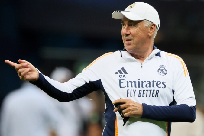 Varsóvia (Polónia), 13/08/2024.- O treinador do Real Madrid, Carlo Ancelotti, lidera o treino da equipa no Estádio Nacional PGE de Varsóvia, Polónia, a 13 de agosto de 2024. O Real Madrid defronta a Atalanta BC no jogo da Supertaça Europeia. em 14 de agosto em Varsóvia. (Polônia, Varsóvia) EFE/EPA/Leszek Szymanski POLÔNIA FORA