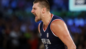 Nikola Jokic da Sérvia grita durante o jogo da medalha de bronze masculina Alemanha x Sérvia das competições de basquete nos Jogos Olímpicos de Paris 2024, na South Paris Arena em Paris, França, 10 de agosto de 2024 . (Baloncesto, França, Alemanha)