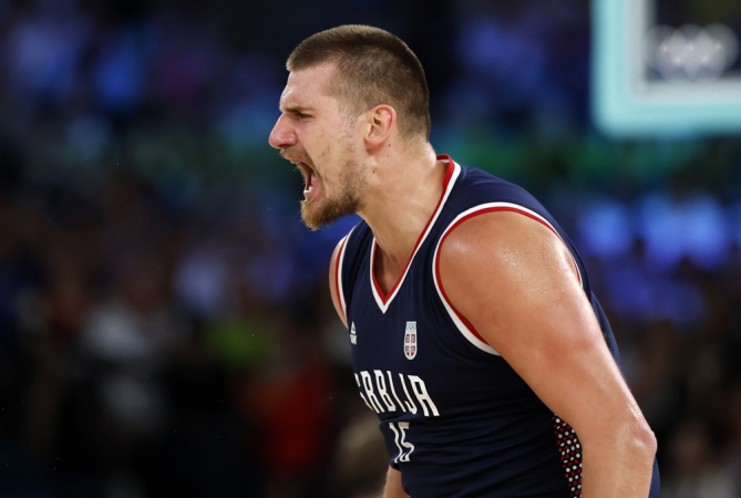 Nikola Jokic da Sérvia grita durante o jogo da medalha de bronze masculina Alemanha x Sérvia das competições de basquete nos Jogos Olímpicos de Paris 2024, na South Paris Arena em Paris, França, 10 de agosto de 2024 . (Baloncesto, França, Alemanha)