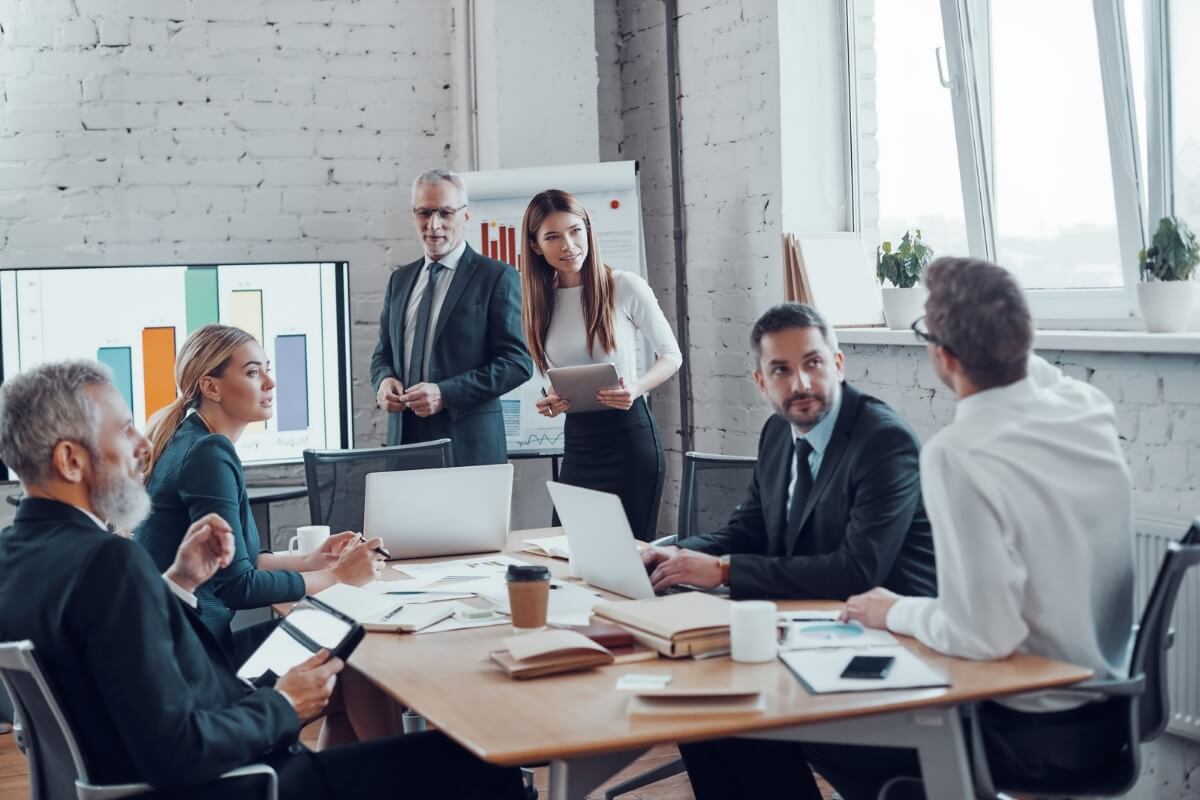 Uma apresentação de trabalho bem-feita conquista a atenção do público 