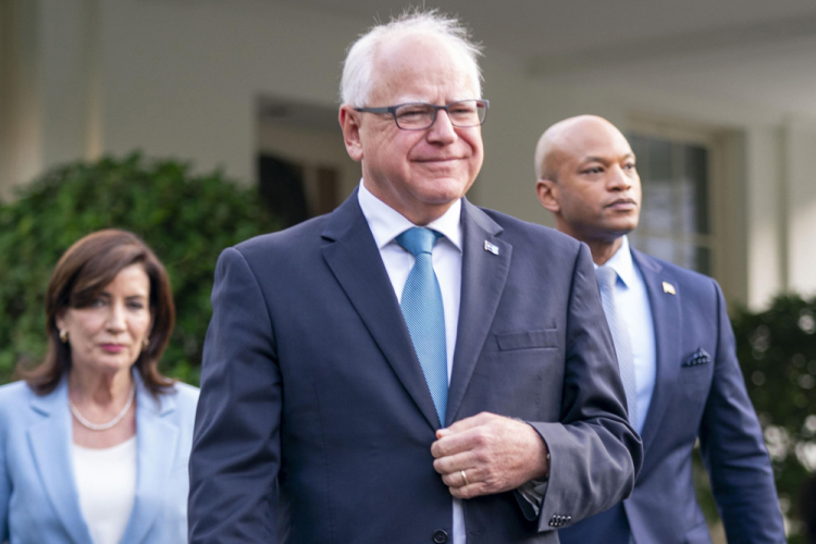 Tim Walz busca conquistar apoio da população rural para o Partido Democrata