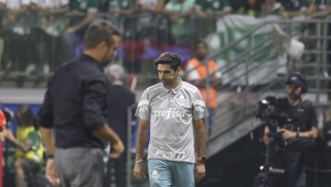 SP - LIBERTADORES/PALMEIRAS X BOTAFOGO - ESPORTES - O técnico Abel Ferreira, do Palmeiras, na partida de volta entre Palmeiras e Botafogo válida pelas oitavas de final da Copa Libertadores 2024, no Allianz Parque, em São Paulo, na noite desta quarta-feira (21).