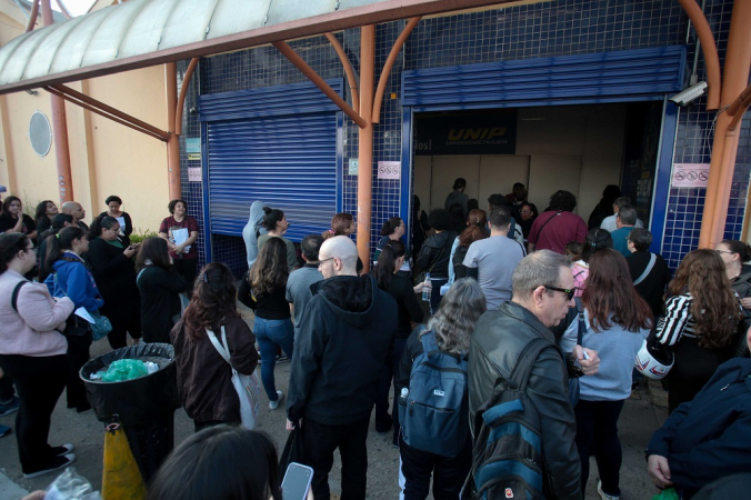 Candidatos chegam para a prova do Concurso Público Nacional Unificado, o 