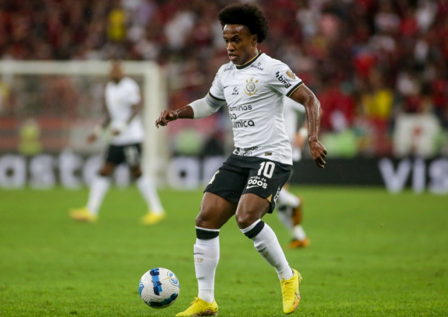 Willian com a camisa do Corinthians em jogo no Maracanã