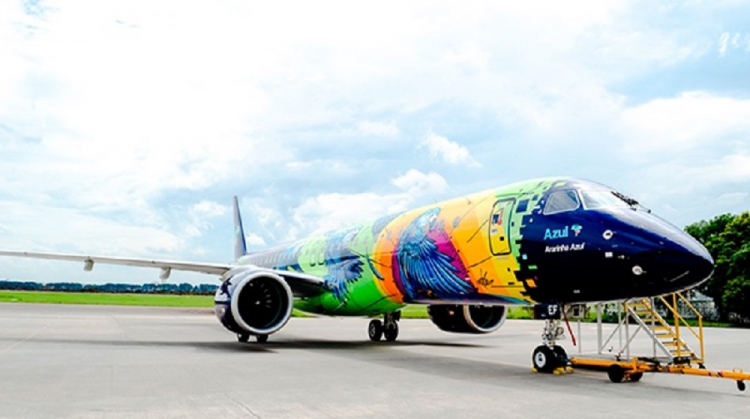 Aeroporto de Florianópolis fecha temporariamente após problema com avião da Azul