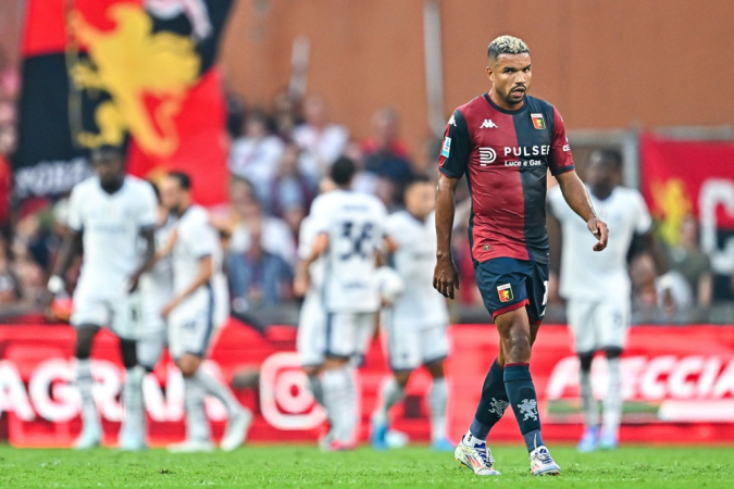 O atacante brasileiro do Genoa, Junior Messias, reage durante a partida da Série A i