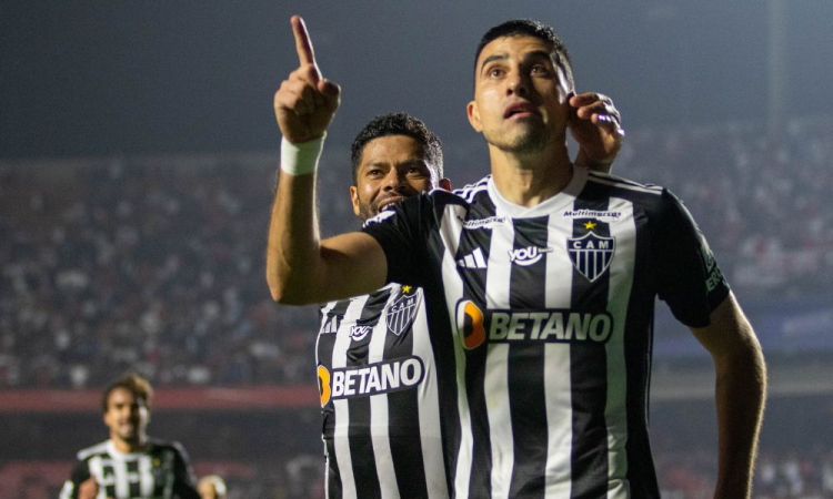 Atlético-MG segura pressão do São Paulo, faz gol no fim e abre vantagem nas quartas da Copa do Brasil