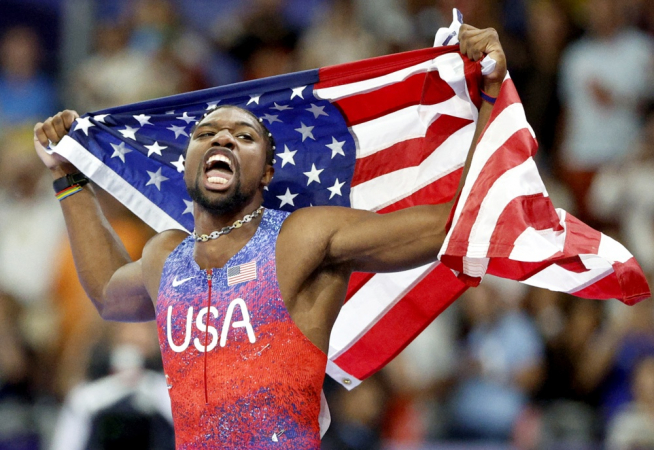 Noah Lyles, dos EUA, celebra após vencer a final dos 100 metros rasos