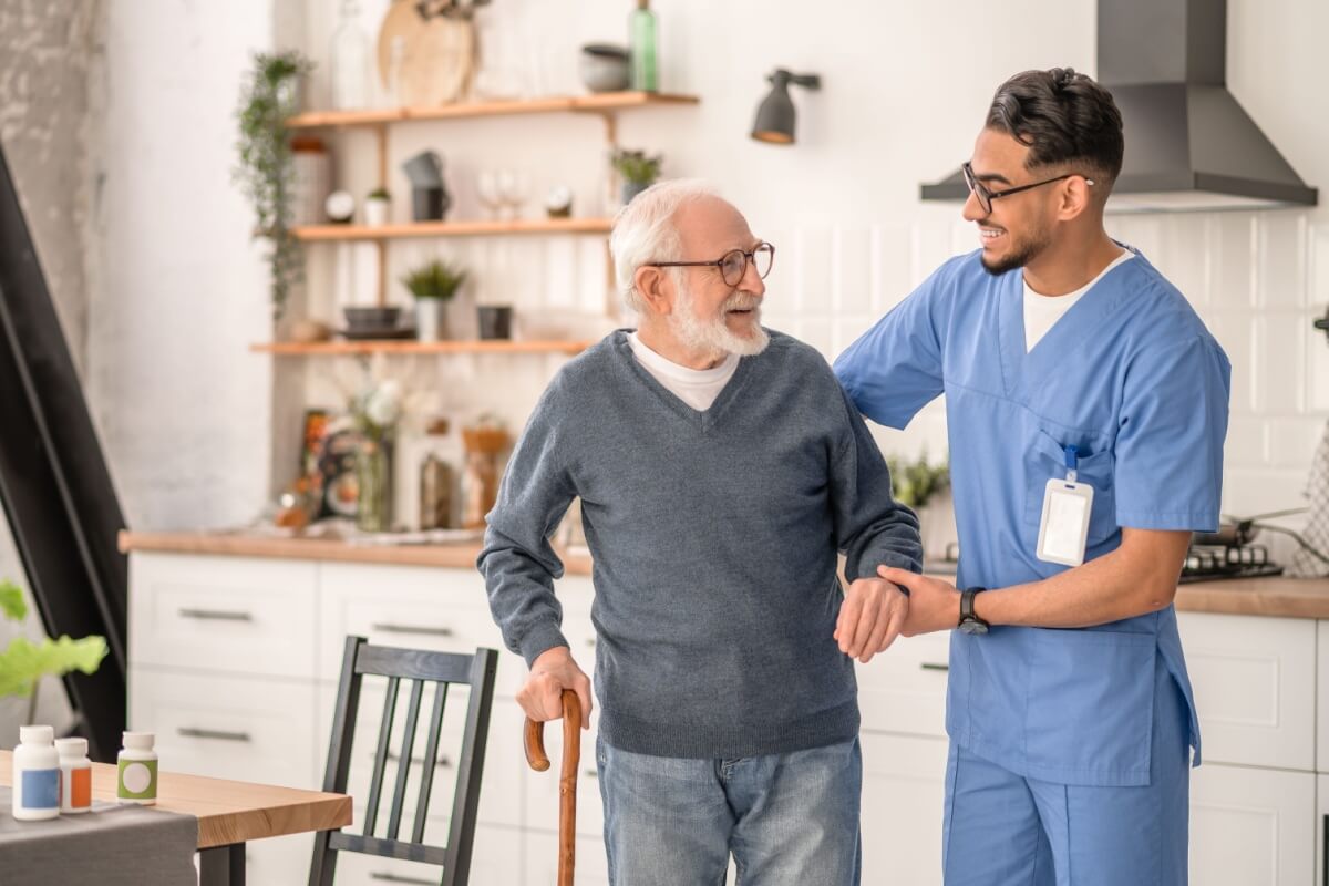 A presença do cuidador impacta positivamente a vida dos assistidos e de suas famílias 