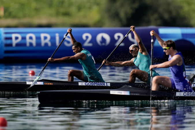 2024.08.06- Jogos Olímpicos Paris 2024 - Canoagem Velocidade - A dupla brasileira Isaquias Queiroz e Jacky Godmann competem na primeira eliminatória do C2 500m. Foto: Alexandre Loureiro/COB