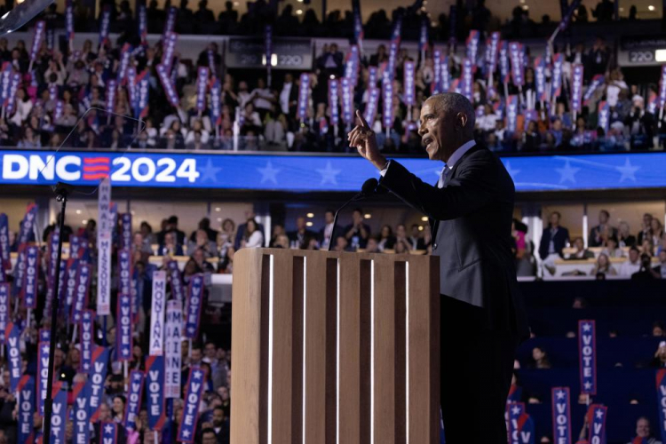 Obama participa da Convenção Democrata, critica Trump e renova bordão em apoio a Kamala Harris: ‘Sim, ela pode’