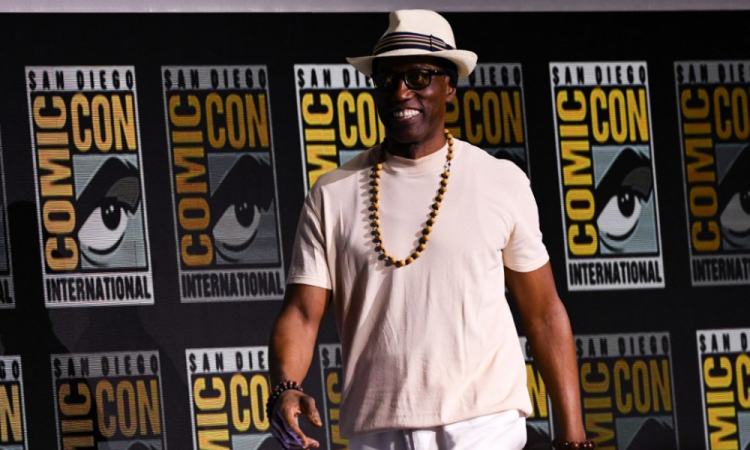 O ator norte-americano Wesley Snipes chega ao palco para o evento de celebração da vida dos fãs de “Deadpool e Wolverine” durante a Comic Con International em San Diego, Califórnia, em 25 de julho de 2024.