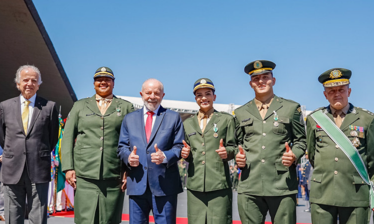 Presidente da República, Luiz Inácio Lula da Silva, durante cerimônia do Dia do Soldado, no Quartel-General do Exército. Brasília - DF