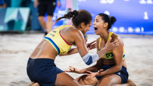 FRA - VÔLEI/PRAIA - ESPORTES - Vôlei de Praia - Olimpíadas de Paris 2024 - Brasil (Ana Patricia e Duda) x Australia (Mariafe e Clancy) em partida válida pela semifinal competição de duplas femininas, realizada na Arena Torre Eiffel, em Paris, França, nessa quinta feira (08)