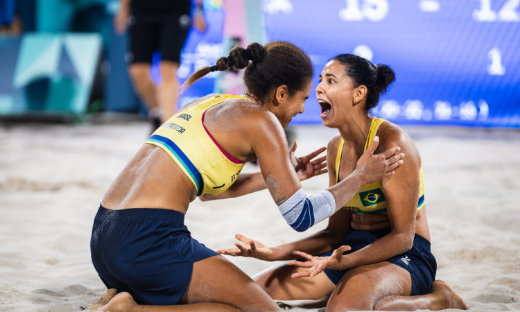 FRA - VÔLEI/PRAIA - ESPORTES - Vôlei de Praia - Olimpíadas de Paris 2024 - Brasil (Ana Patricia e Duda) x Australia (Mariafe e Clancy) em partida válida pela semifinal competição de duplas femininas, realizada na Arena Torre Eiffel, em Paris, França, nessa quinta feira (08)