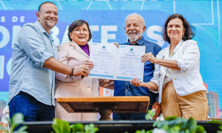 Presidente da República, Luiz Inácio Lula da Silva, durante Cerimônia de assinatura da Ordem de Serviço das Obras de Macrodrenagem e Reurbanização de Áreas Afetadas por Enchentes, no Centro de Eventos de Araraquara e Região (CEAR). Araraquara - SP