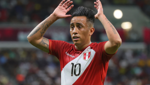 O meio-campista peruano Christian Cueva reage durante a partida de repescagem interconfederativa da Copa do Mundo FIFA 2022 entre Austrália e Peru, em 13 de junho de 2022, no Estádio Ahmed bin Ali, na cidade de Ar-Rayyan, no Catar.