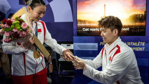 Liu Yuchen pediu a mão em casamento da campeã olímpica Huang Ya Qiong